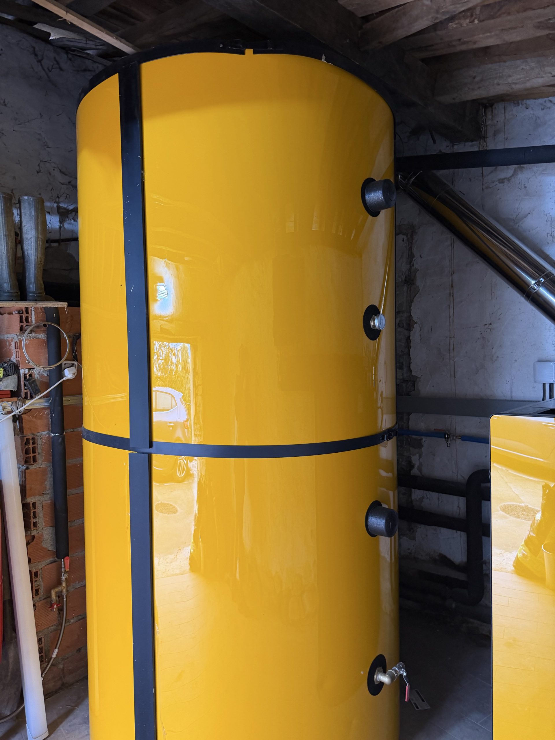 Buffer de inercia de 3000 litros instalado en Lukiano